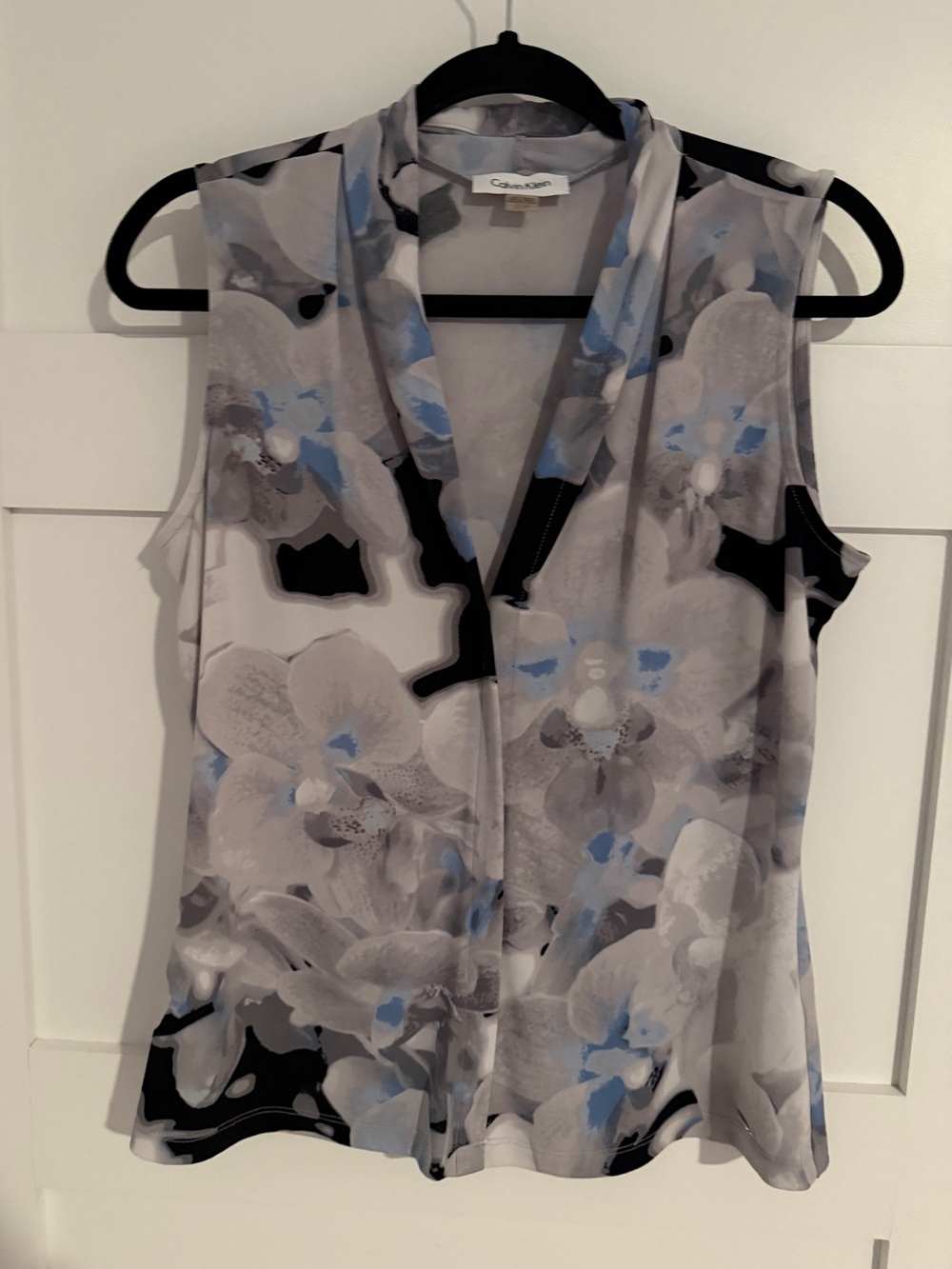 Calvin Klein Light Gray Floral V-Neck Sleeveless Top
